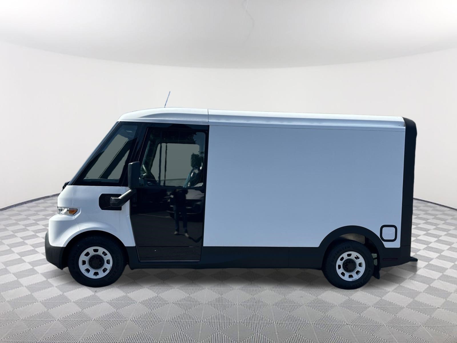 Used 2024 Oyster White Chevrolet Zevo 400 eAWD image 8