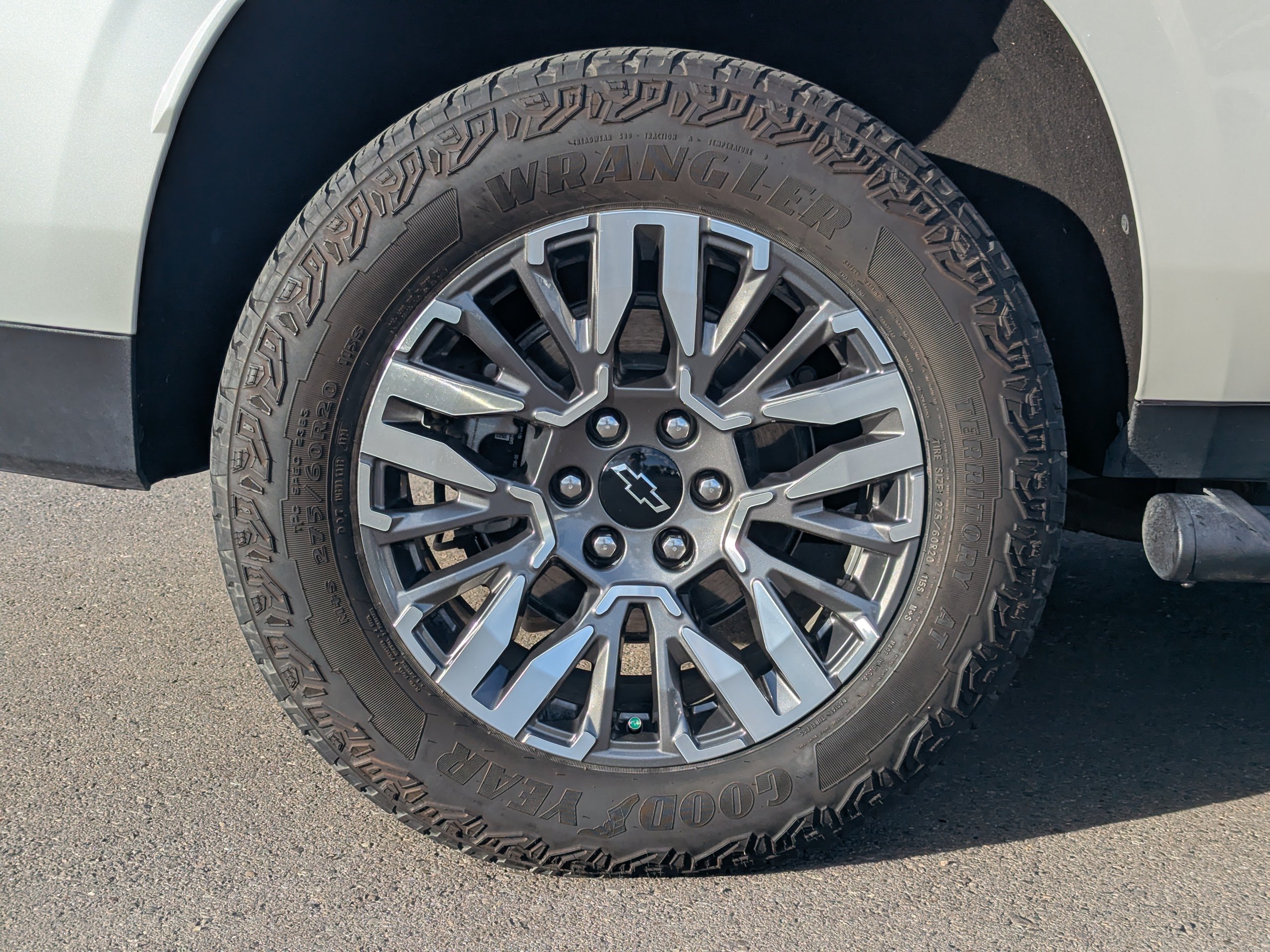 2025 Chevrolet Suburban Z71 - Photo 54