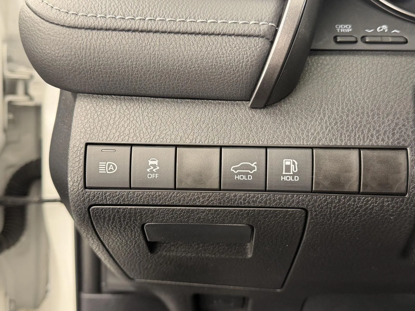 Used 2021 Wind Chill Pearl Toyota XSE image 15