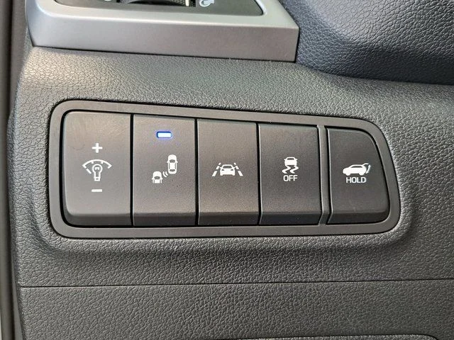 Used 2018 Silver Hyundai Limited image 13