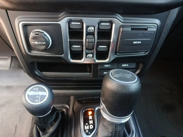Used 2023 Green Jeep Sport image 36