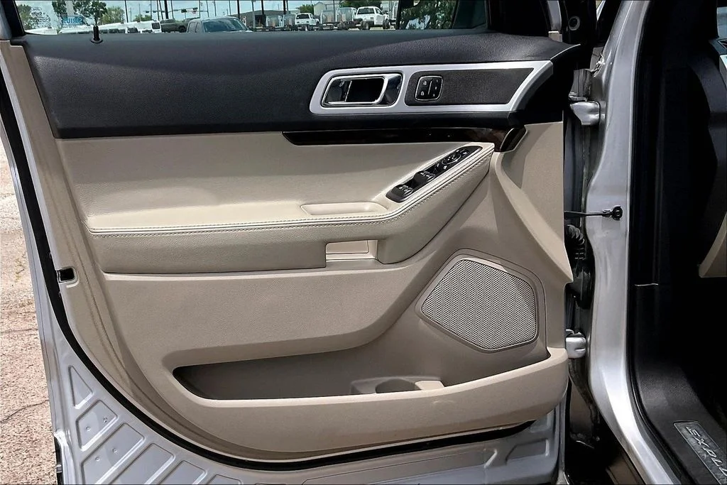 Used 2013 Silver Ford Limited image 17