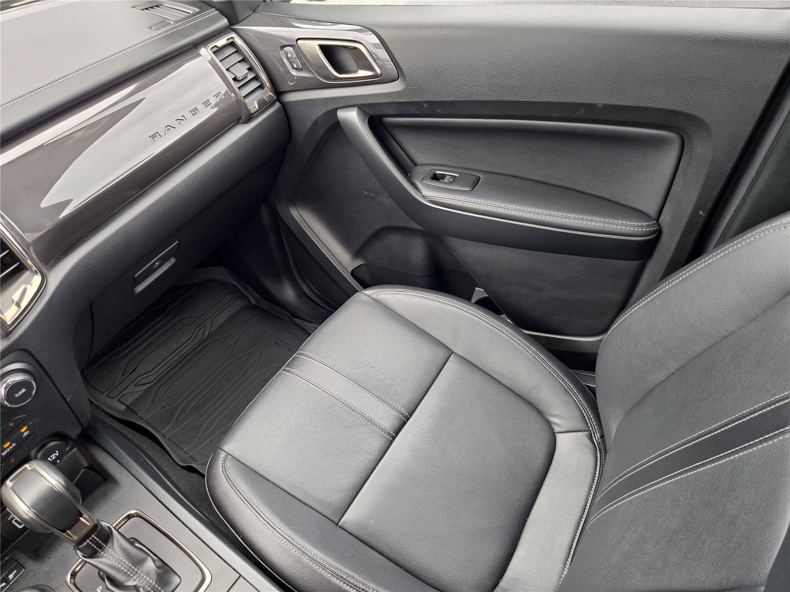 Used 2022 Gray Ford LARIAT image 17