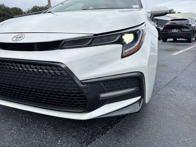 Used 2020 White Toyota SE image 9