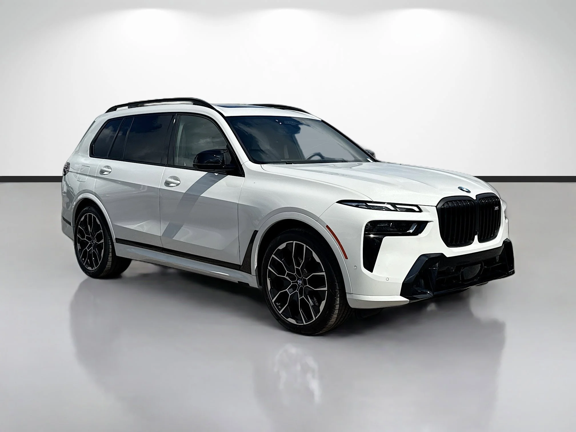 2025 BMW X7 M60i's photo
