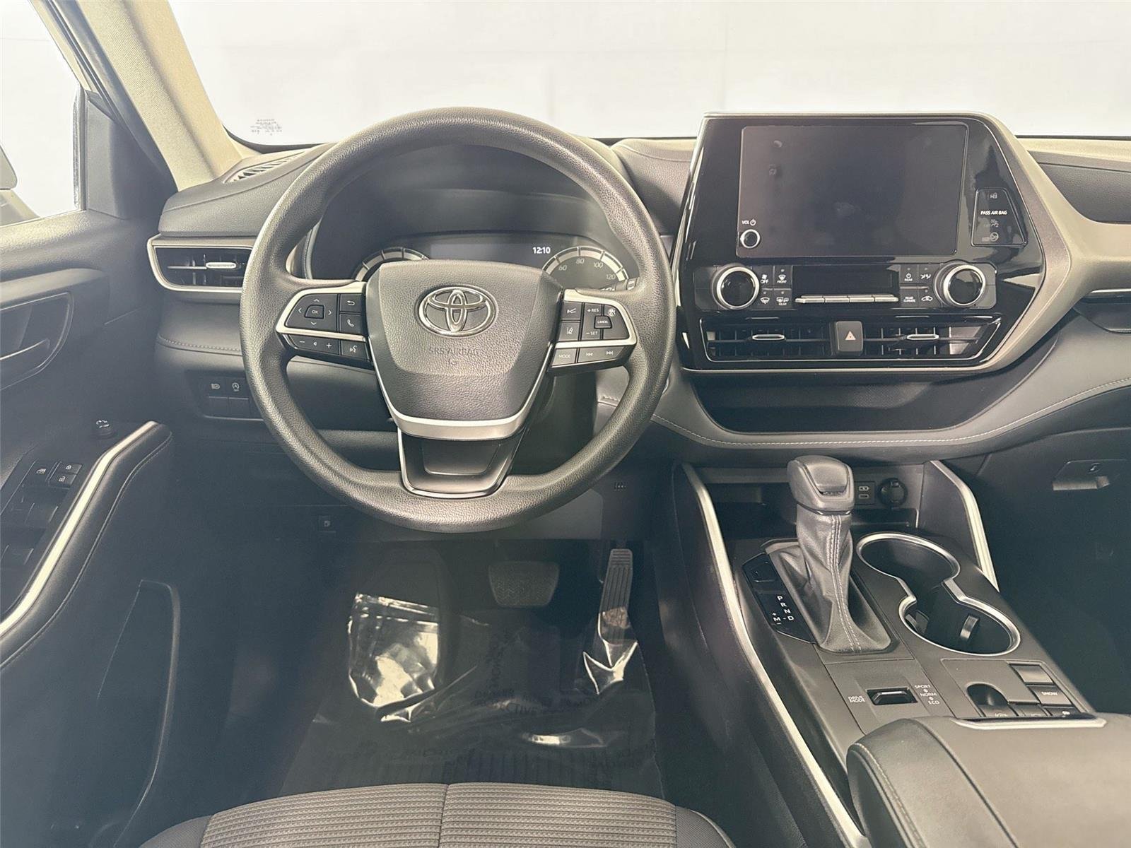 2023 Toyota Highlander L - Photo 28