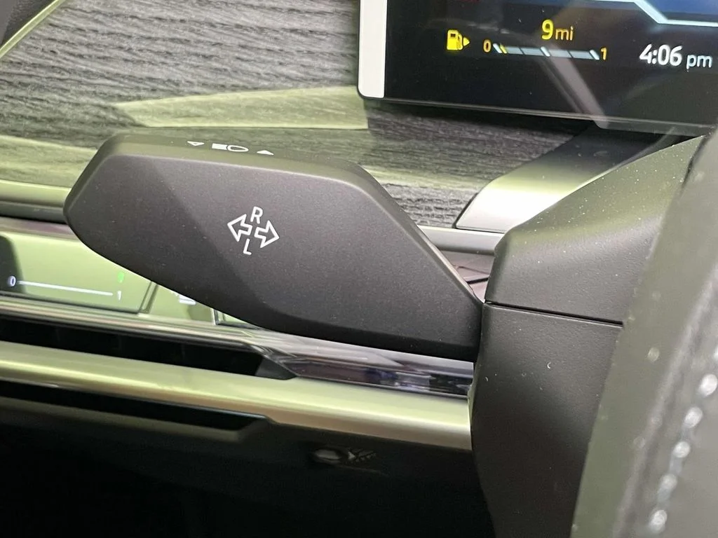 2025 BMW 7 Series 760i - Photo 36