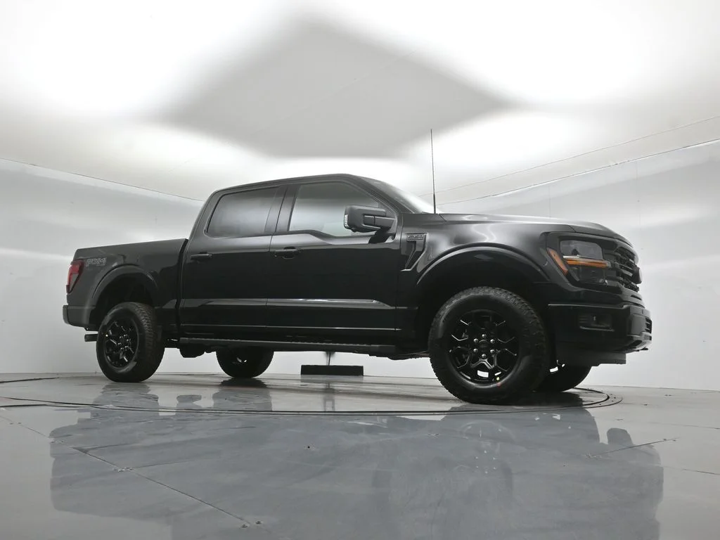 New 2026 Agate Black Metallic Ford XLT image 3