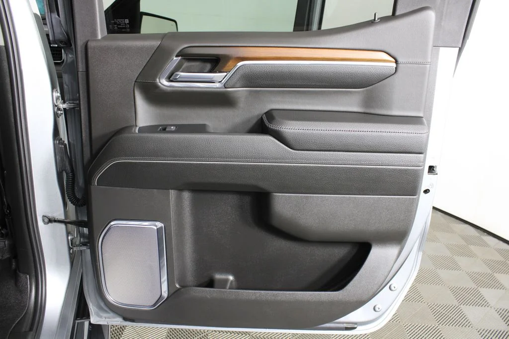 Used 2024 Silver GMC Denali image 9