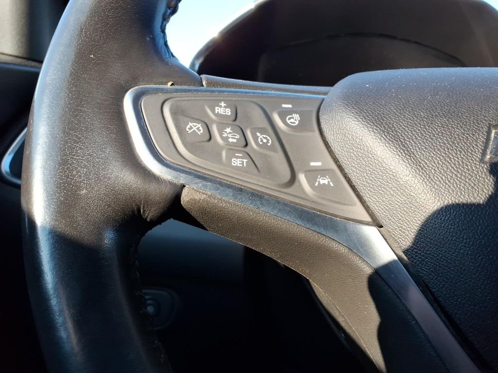 Used 2018 Silver Ice Metallic Chevrolet Premier image 20
