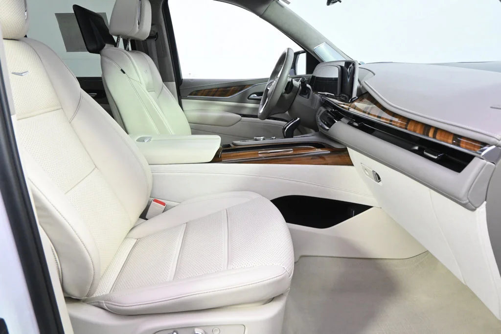 Used 2024 Crystal White Tricoat Cadillac Premium Luxury Platinum image 16