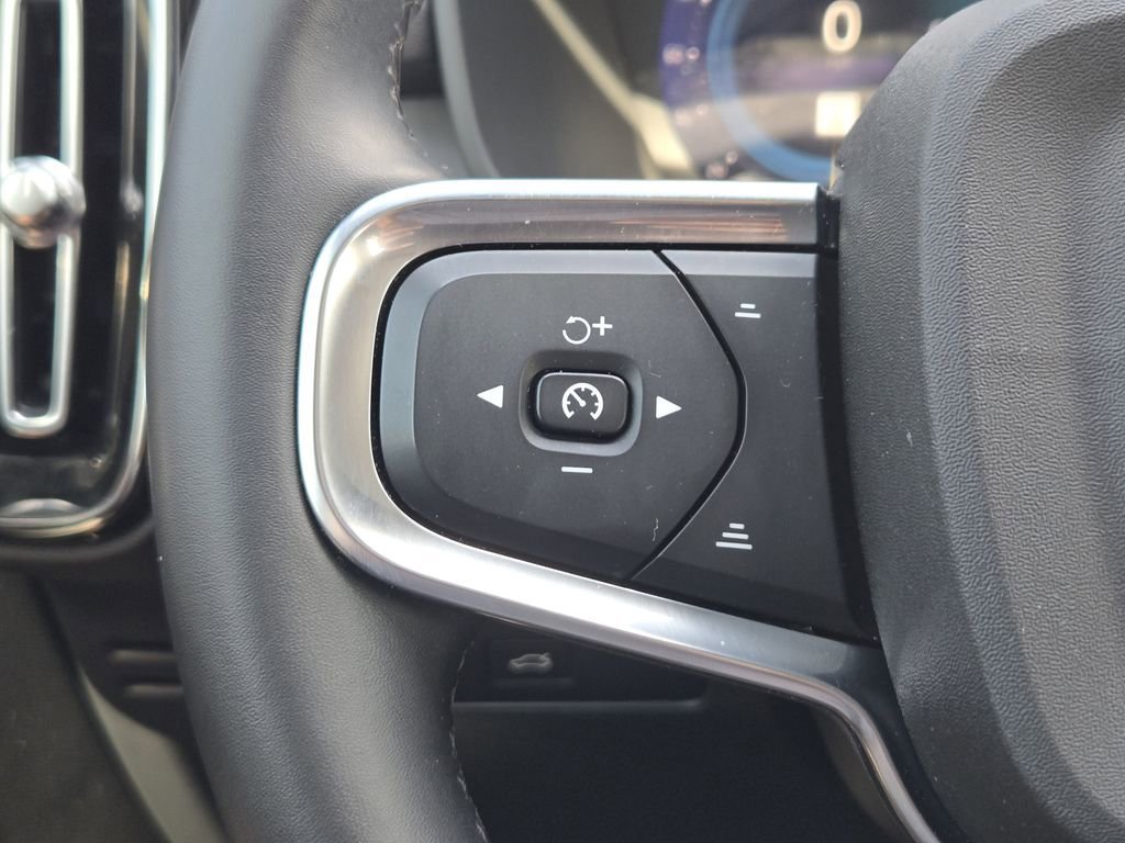 Used 2024  Volvo Core Bright Theme image 24