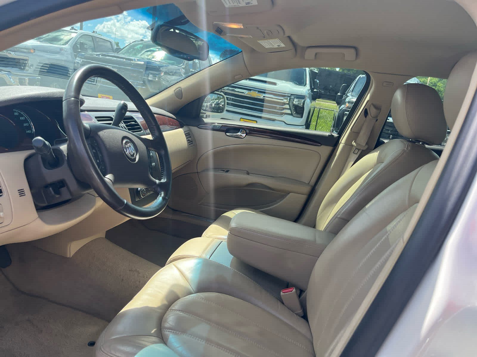 Used 2011 WHITE DIAMOND TRICOAT Buick CXL image 8