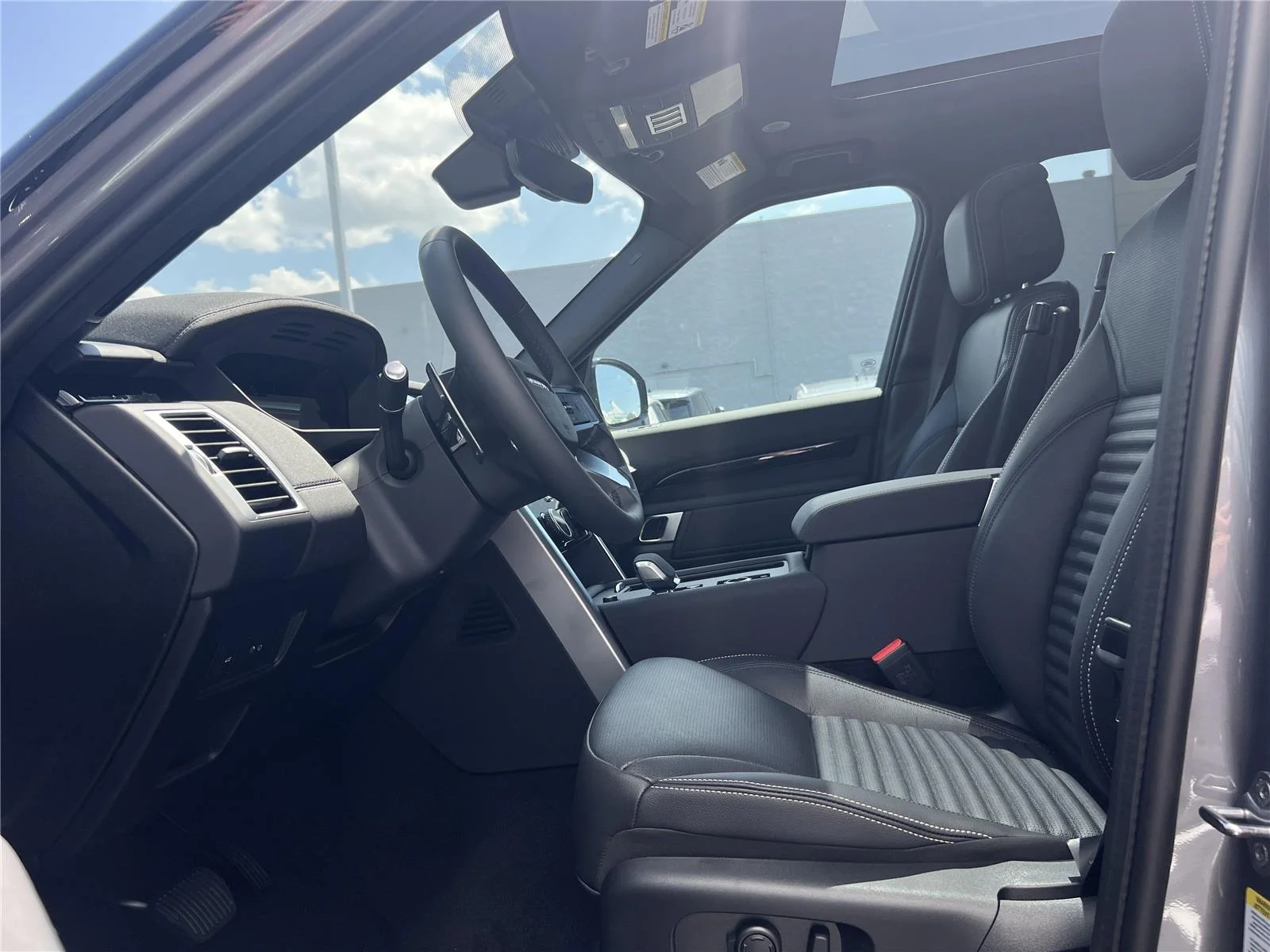 2025 Land Rover Discovery S - Photo 24