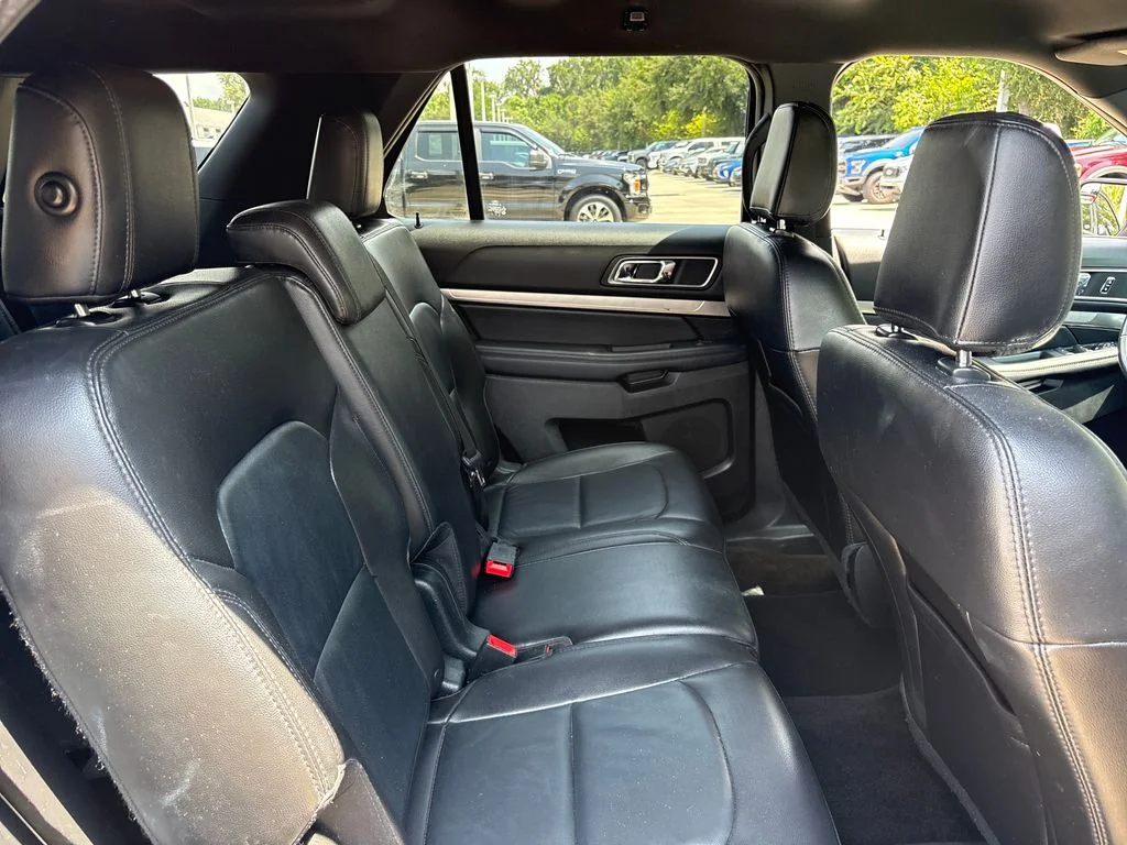 Used 2018 Silver Ford XLT image 30