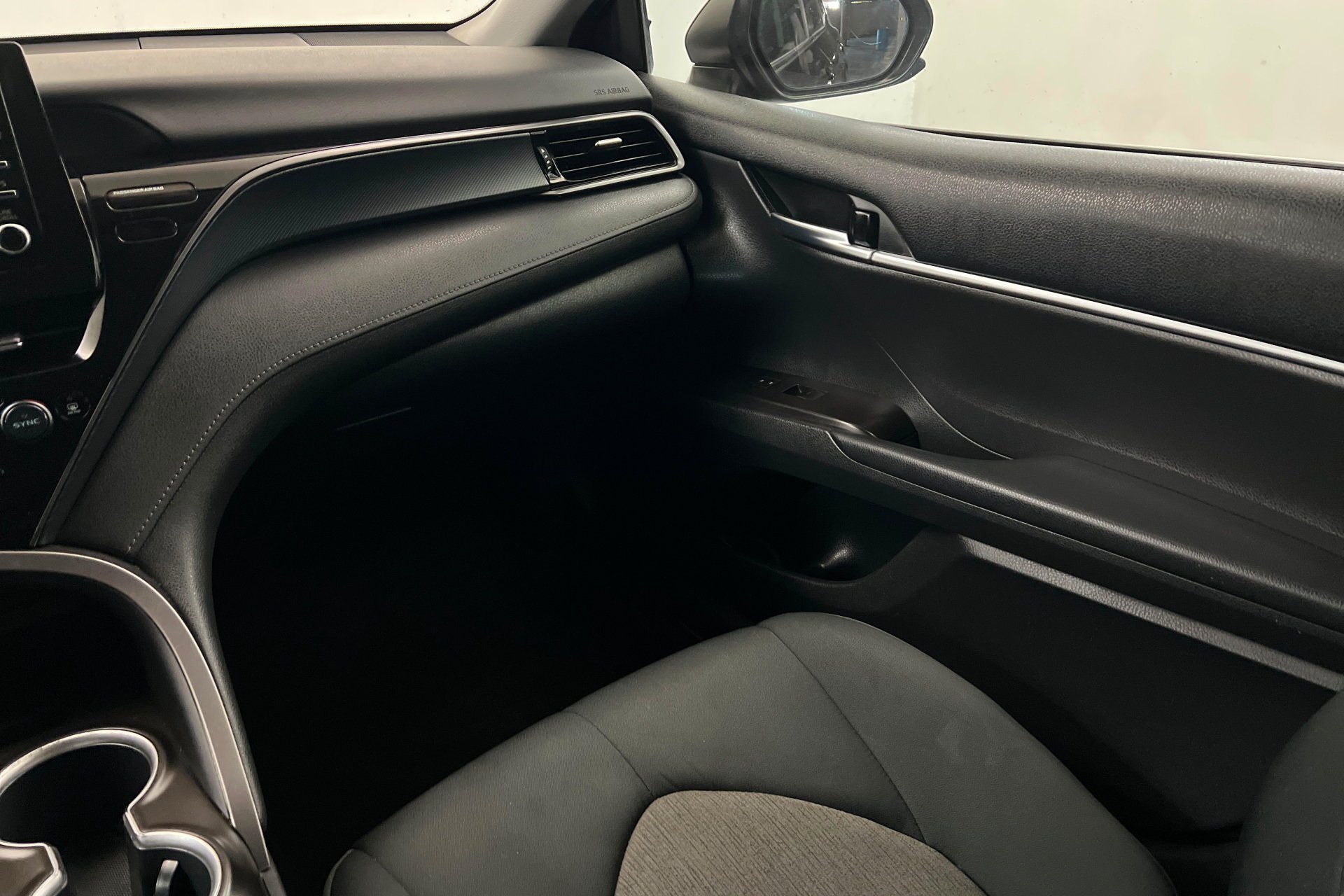 2022 Toyota Camry LE - Photo 11