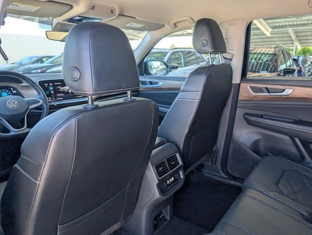 Used 2025 Black Volkswagen 2.0T SE w/Technology image 23
