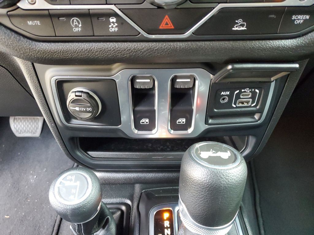 Used 2025 White Jeep Sport S image 28