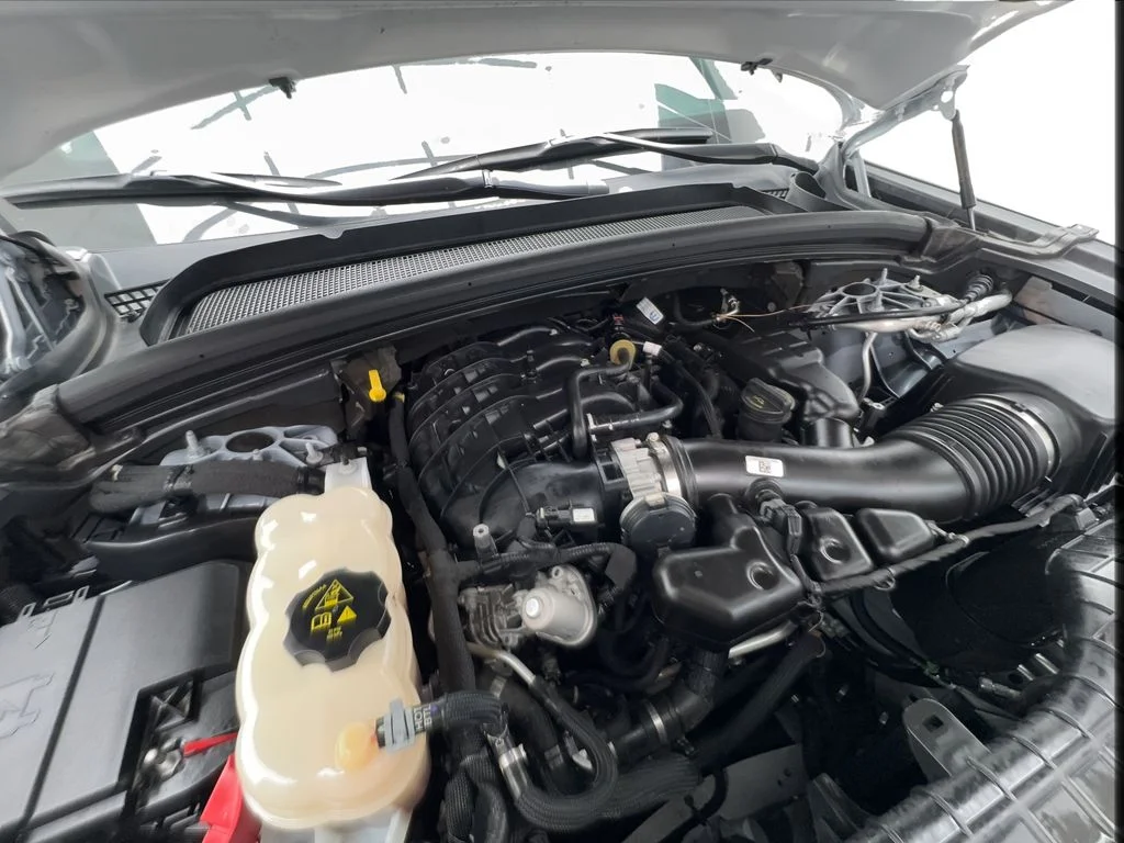 Used 2024 White/off-white Jeep Altitude image 18