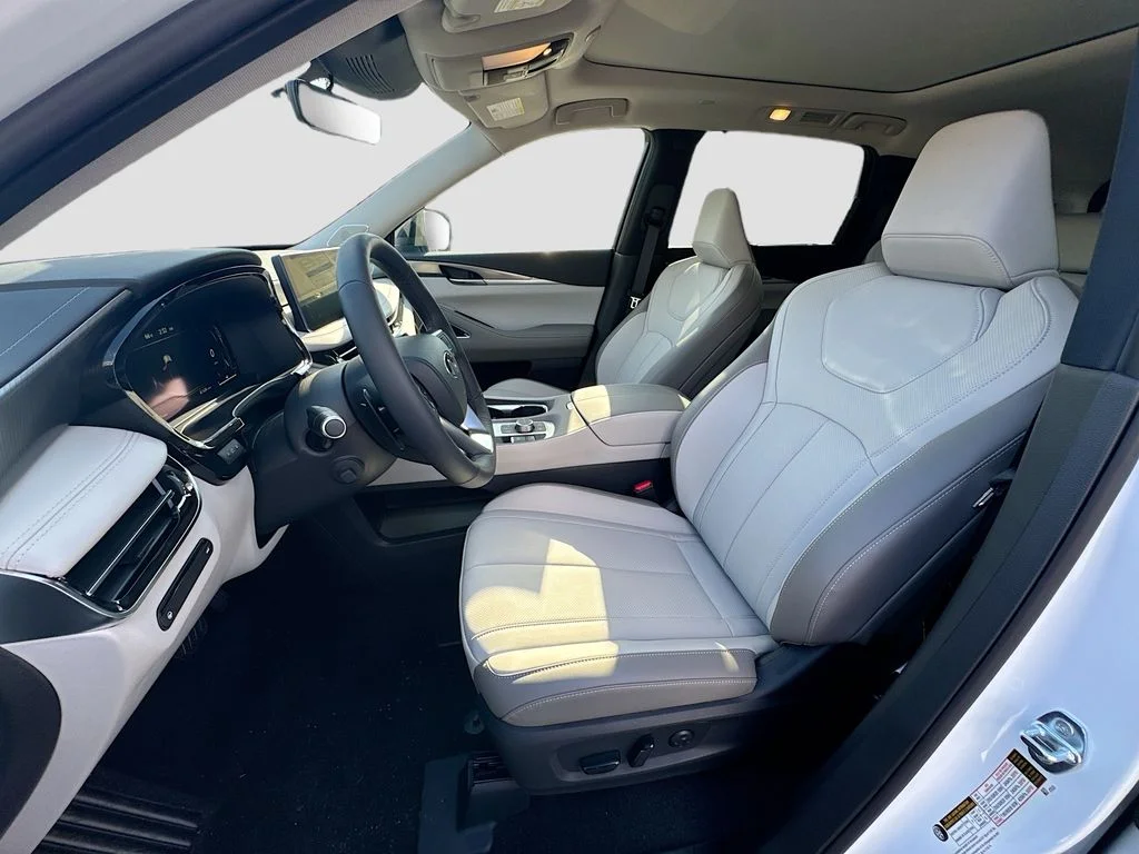 Certified Used 2026 White INFINITI LUXE image 23