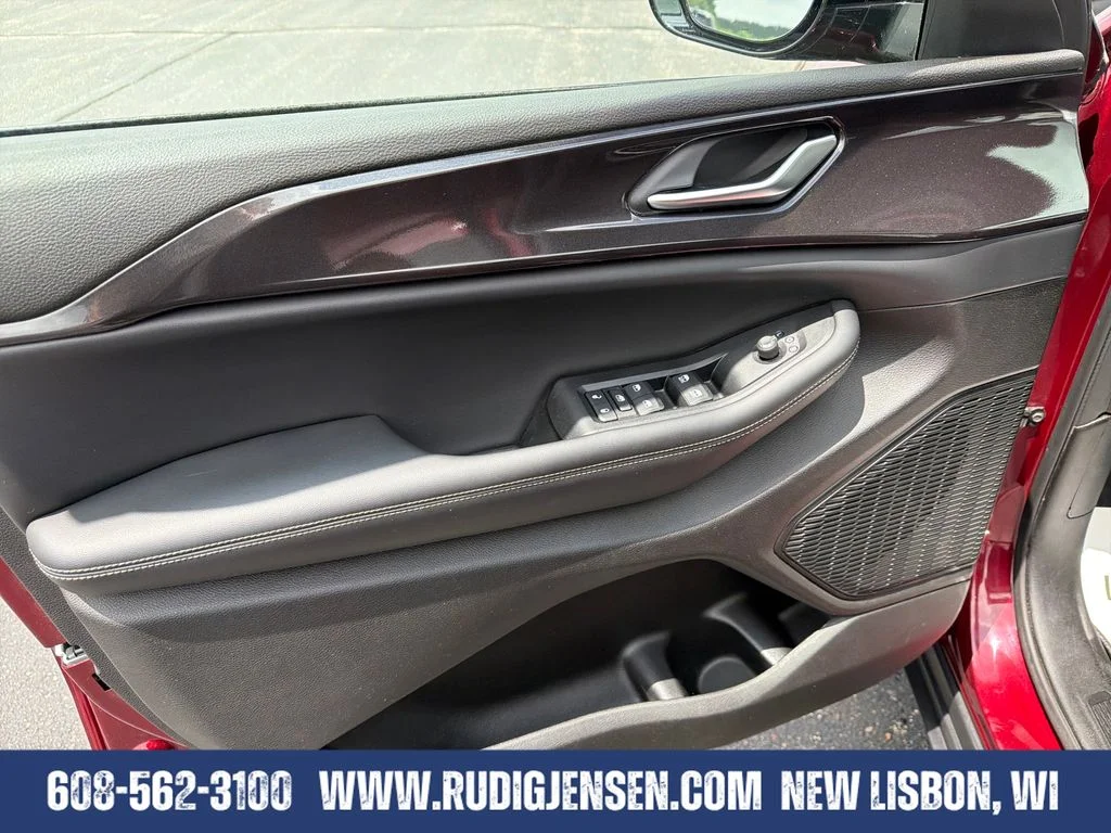 Used 2023 Velvet Red Pearlcoat Jeep Altitude image 10
