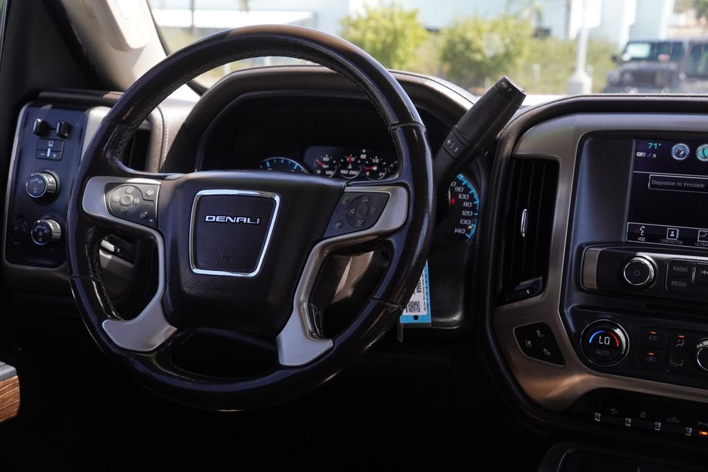 Used 2018 White GMC Denali image 37