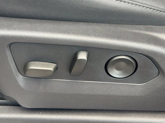 New 2026 Onyx Black GMC Elevation image 21