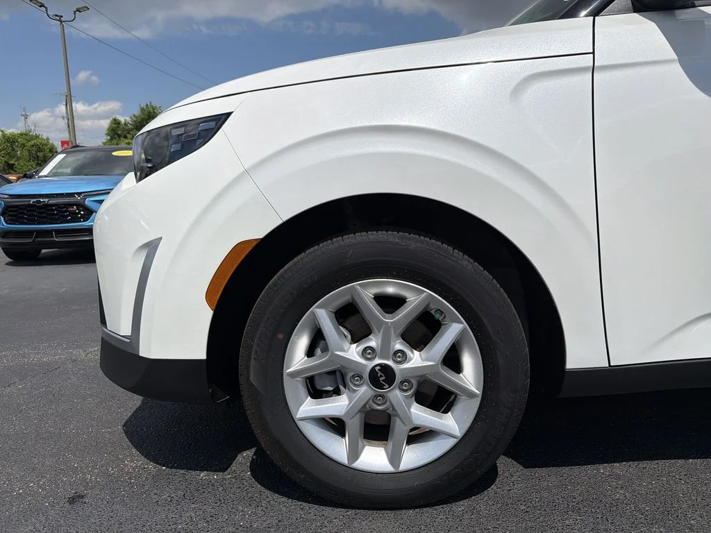 Used 2025 White Kia LX image 16