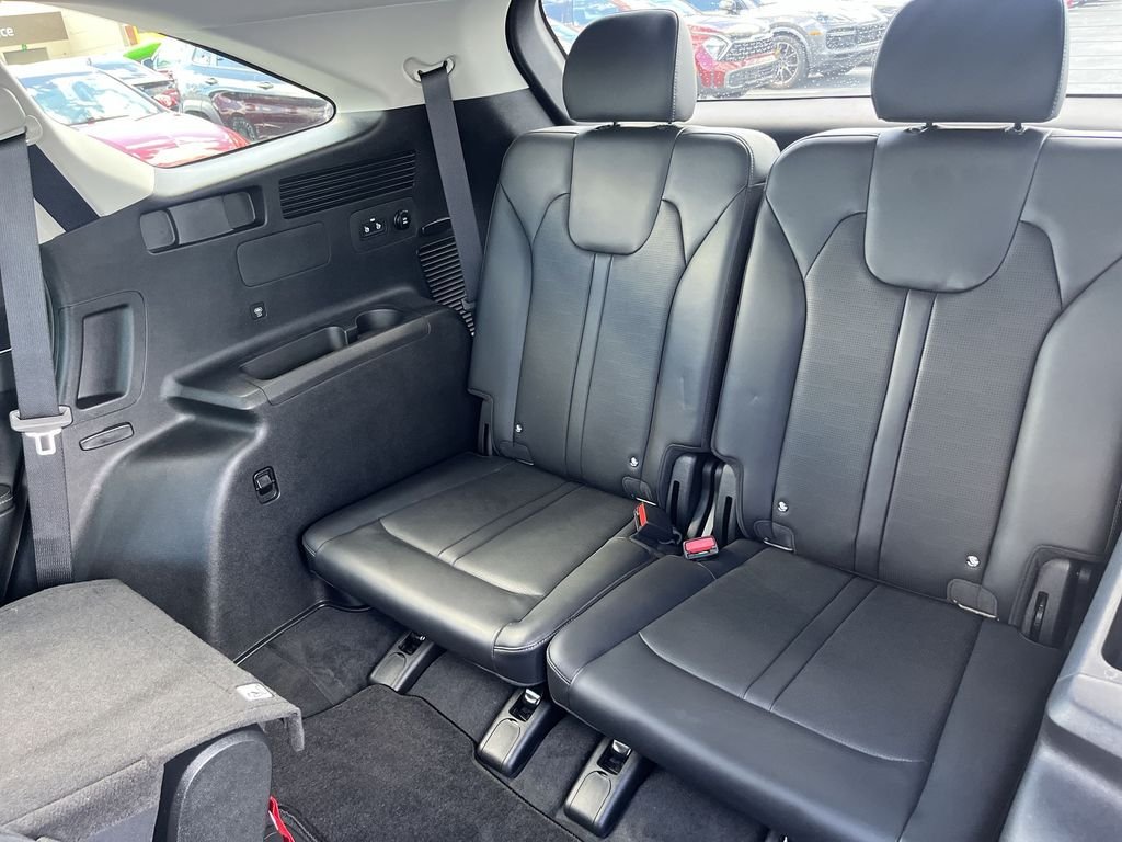 Used 2025 White Kia S image 29