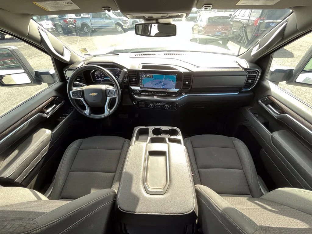Used 2025 Summit White Chevrolet LT image 13