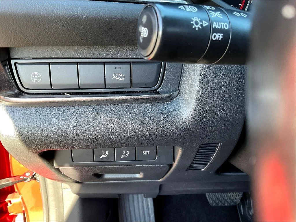Used 2020 Red Mazda Preferred image 17