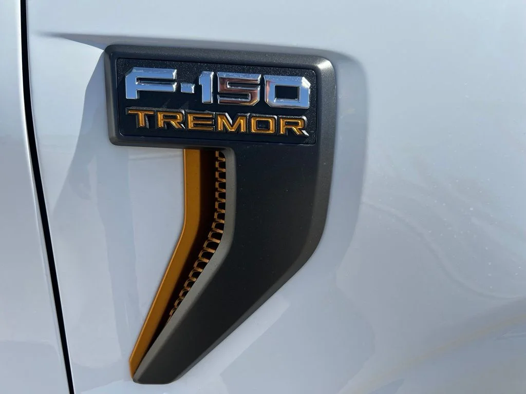 New 2026 Oxford White Ford Tremor® image 40