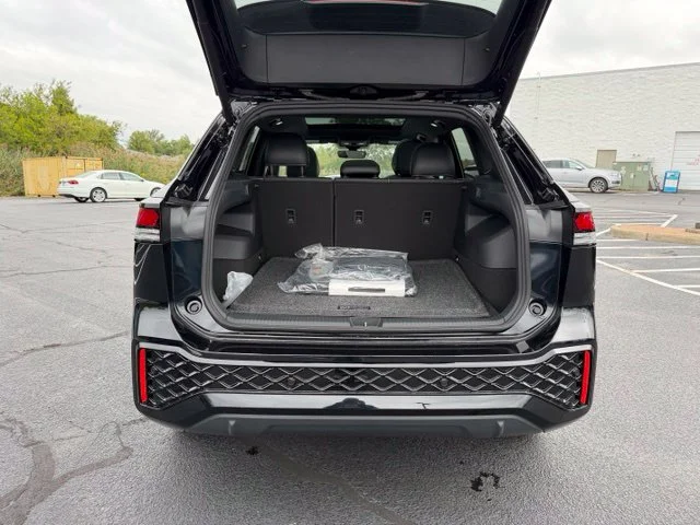 New 2026 Deep Black Pearl Volkswagen 2.0T SE R-Line Black image 3