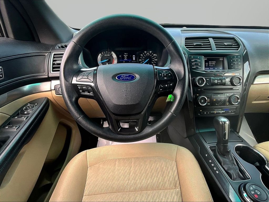 Used 2016 Red Ford Base image 10