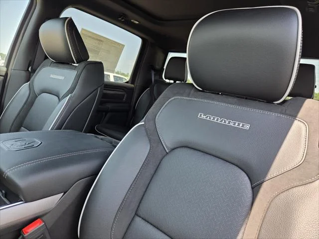 New 2026 Diamond Black Crystal Pearl-Coat Exterior Paint RAM LARAMIE image 21
