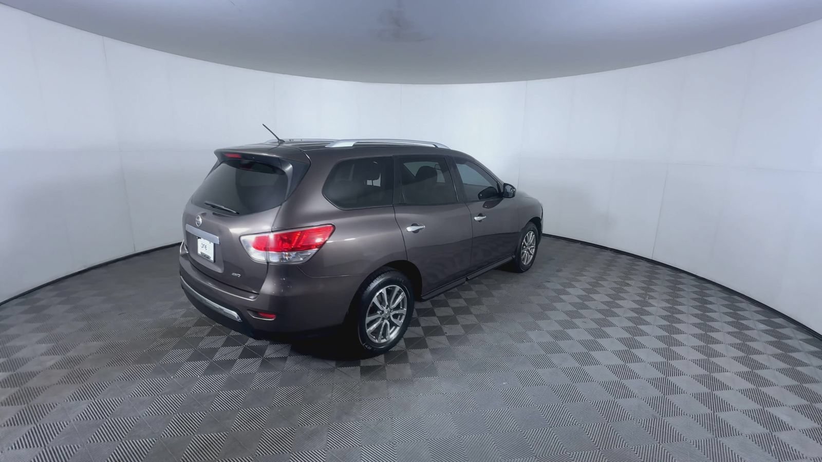 Used 2015 Java Metallic Nissan S image 8