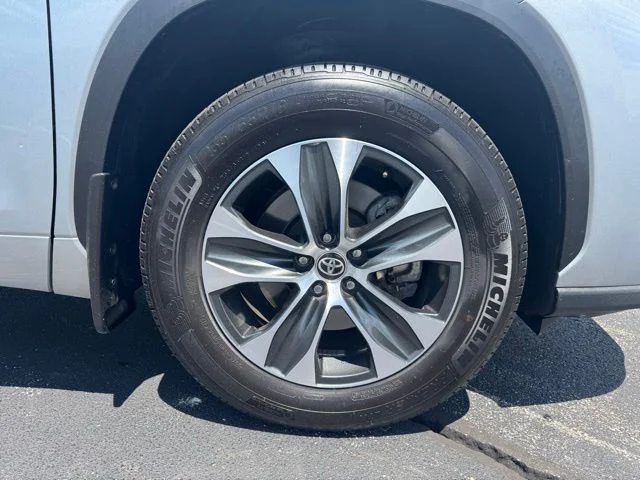 Used 2025 Celestial Silver Metallic Toyota XLE image 9