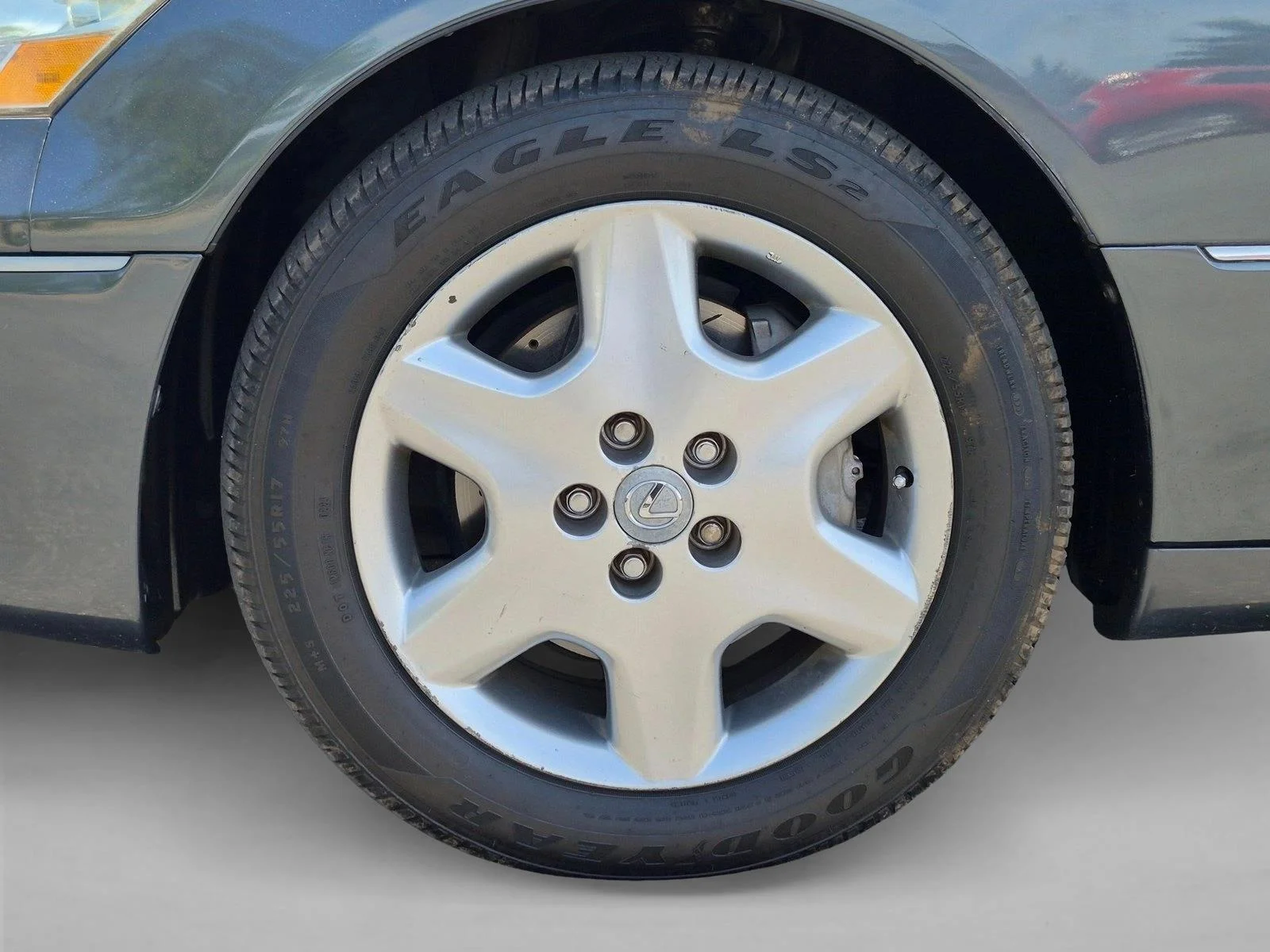 Used 2004 Silver/Gray Lexus  image 24