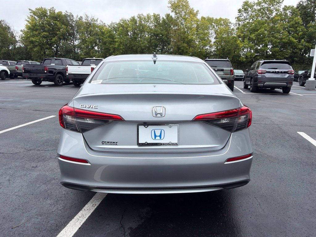 Certified Used 2024 Lunar Silver Metallic Honda LX image 4