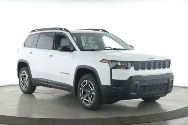 New 2026 Bright White Clear-Coat Exterior Paint Jeep Limited image 2