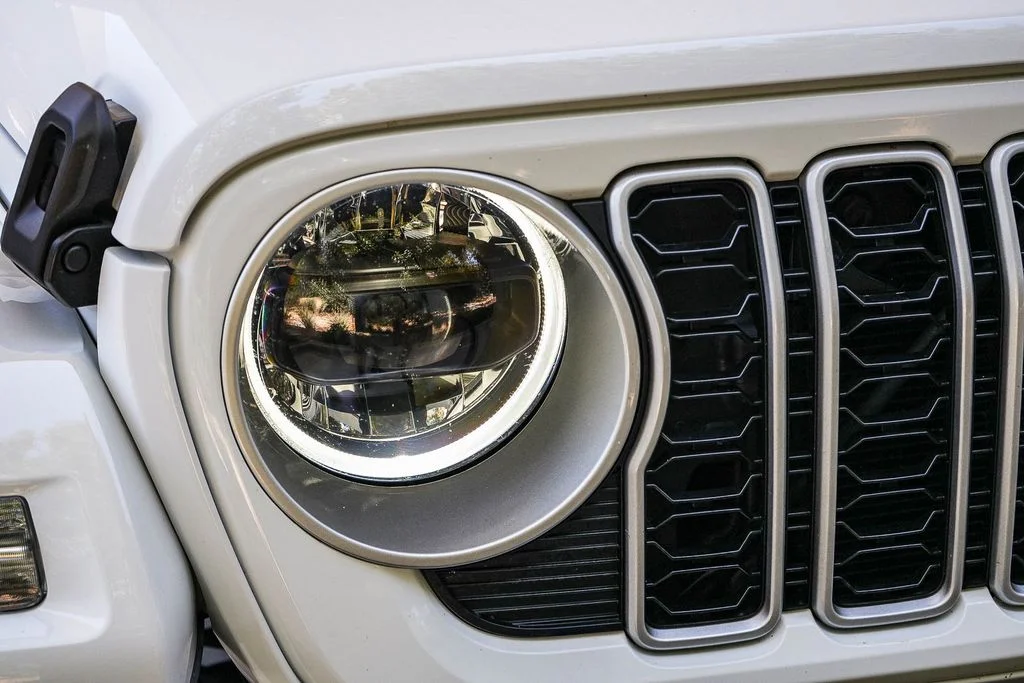 Used 2024 White Jeep Sahara 4xe image 8