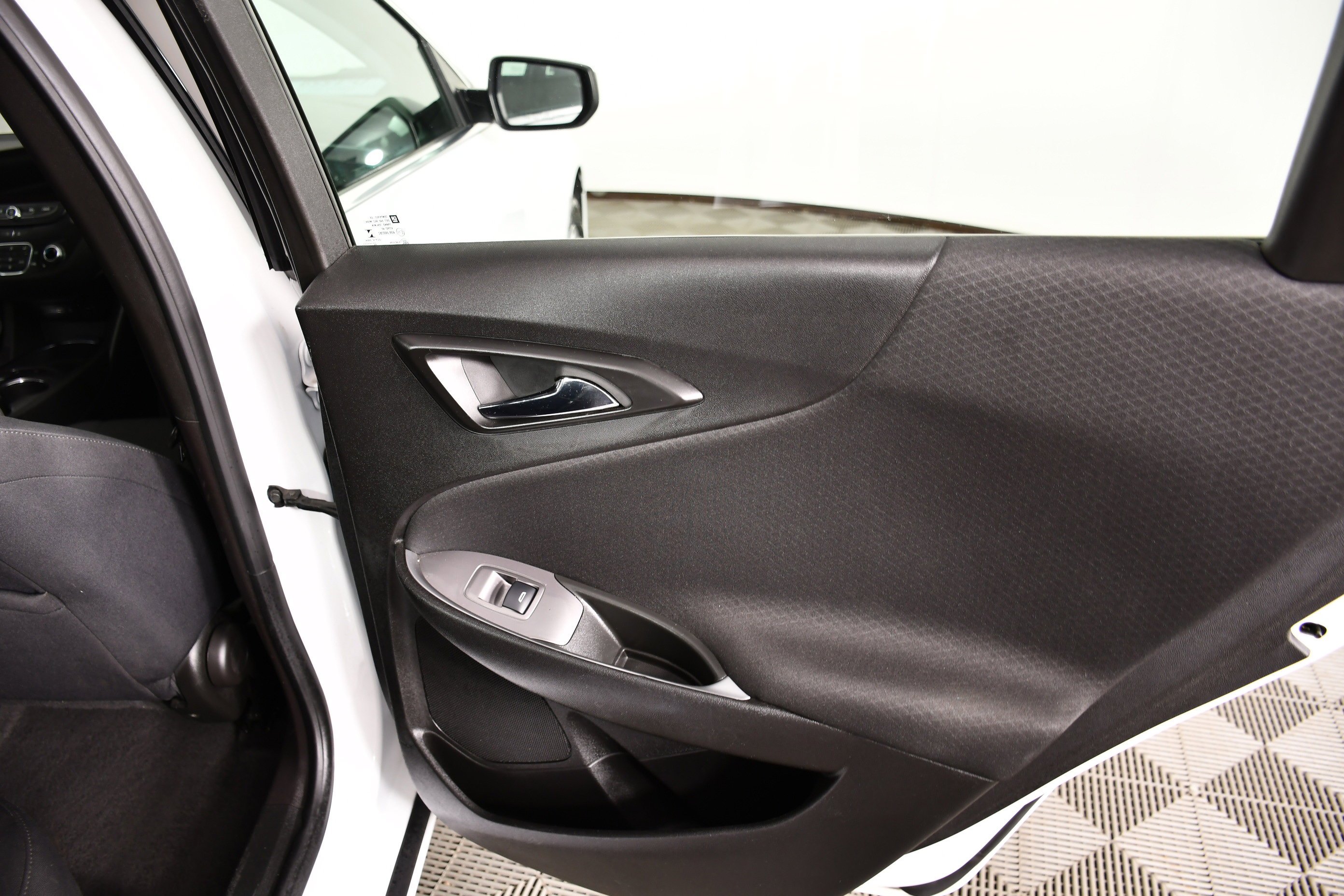 Used 2024 Summit White Chevrolet LT image 44