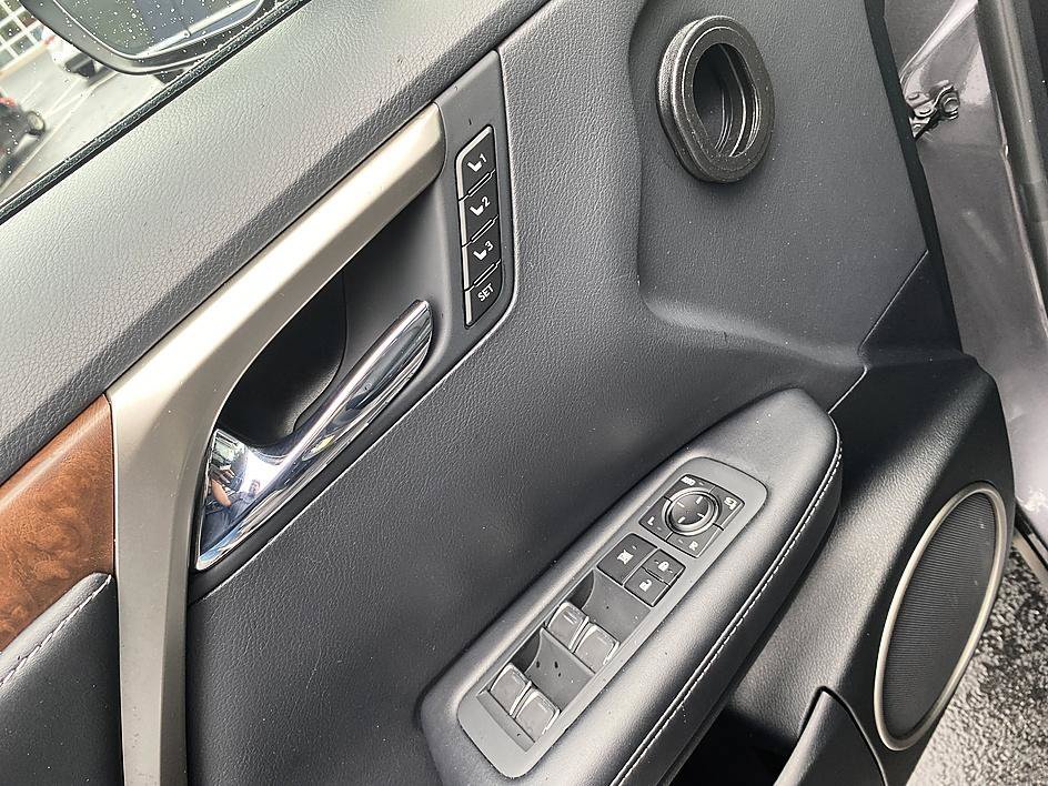 Used 2022 Gray Lexus RX 350L image 10