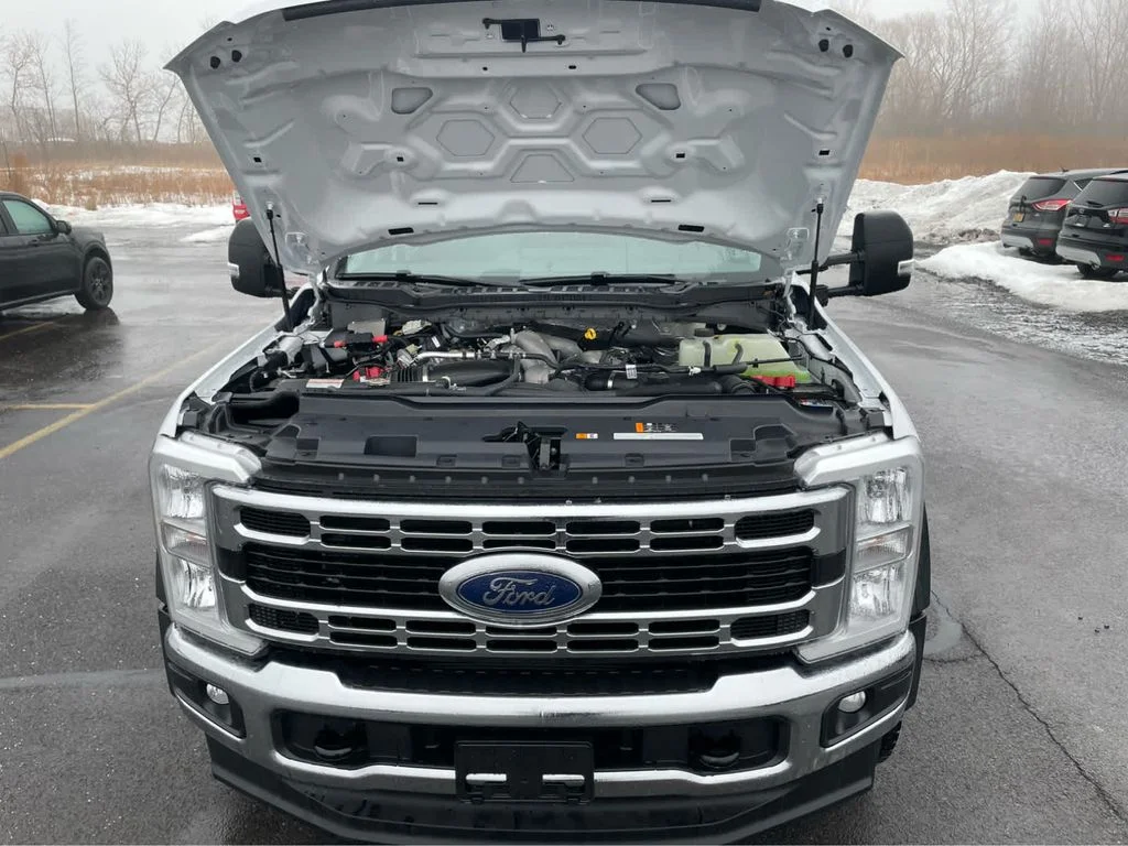 New 2025 Oxford White Ford F-550® XL image 27