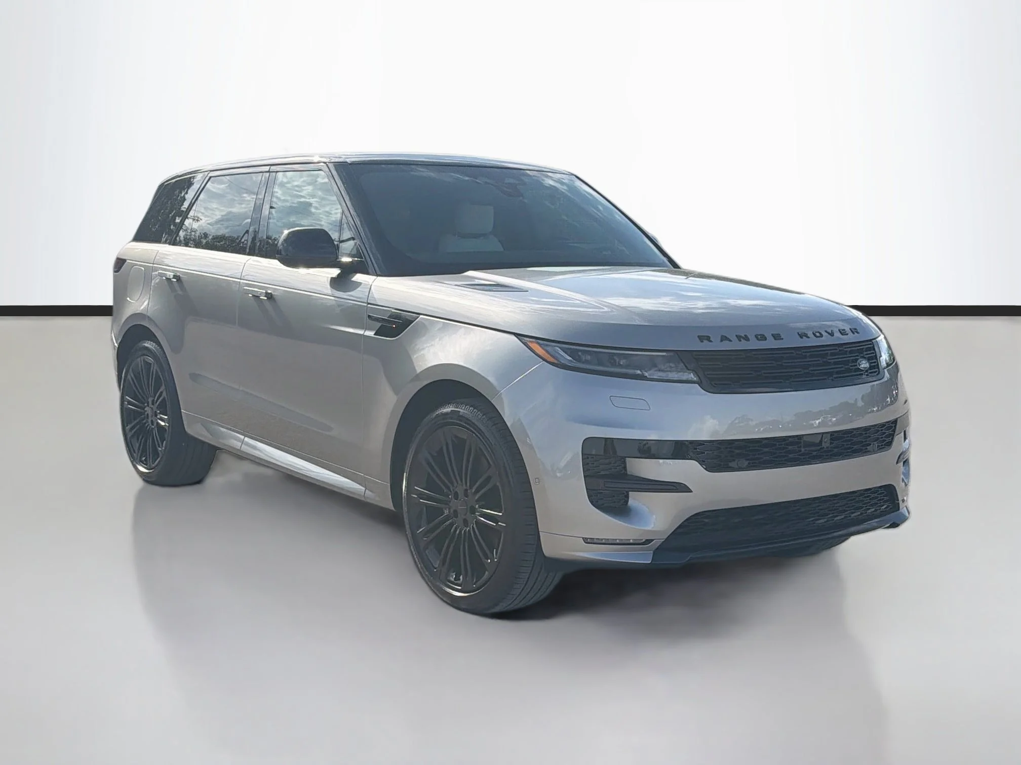 New 2026 Flux Silver Ultra Mettalic Gloss Land Rover Dynamic SE image 7
