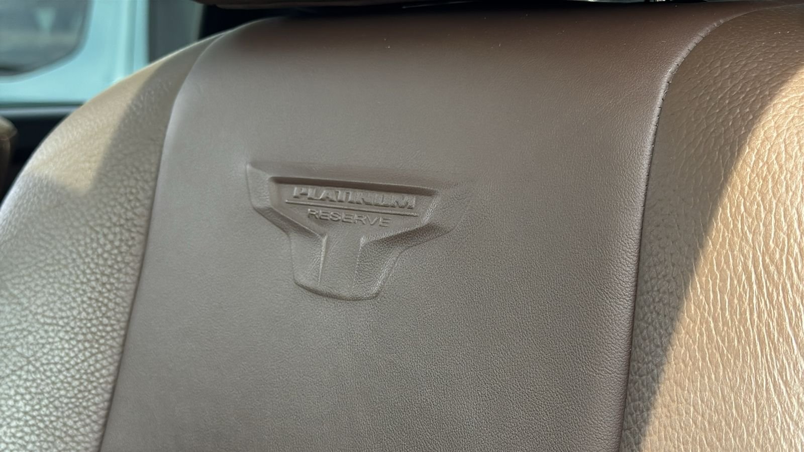 Used 2022 White Nissan Platinum Reserve image 21