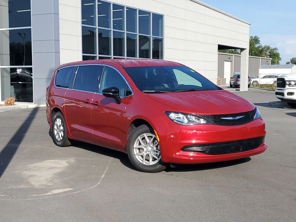 2025 Chrysler Voyager LX - Photo 36