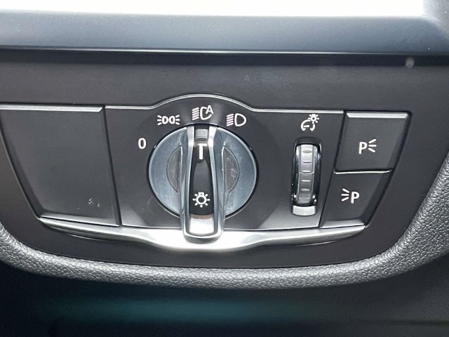 Used 2022 Black BMW xDrive30i image 38