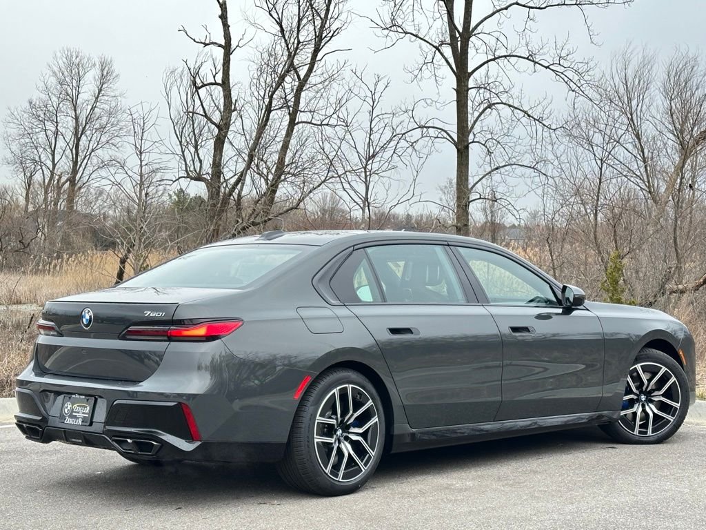 2025 BMW 7 Series 760i - Photo 7
