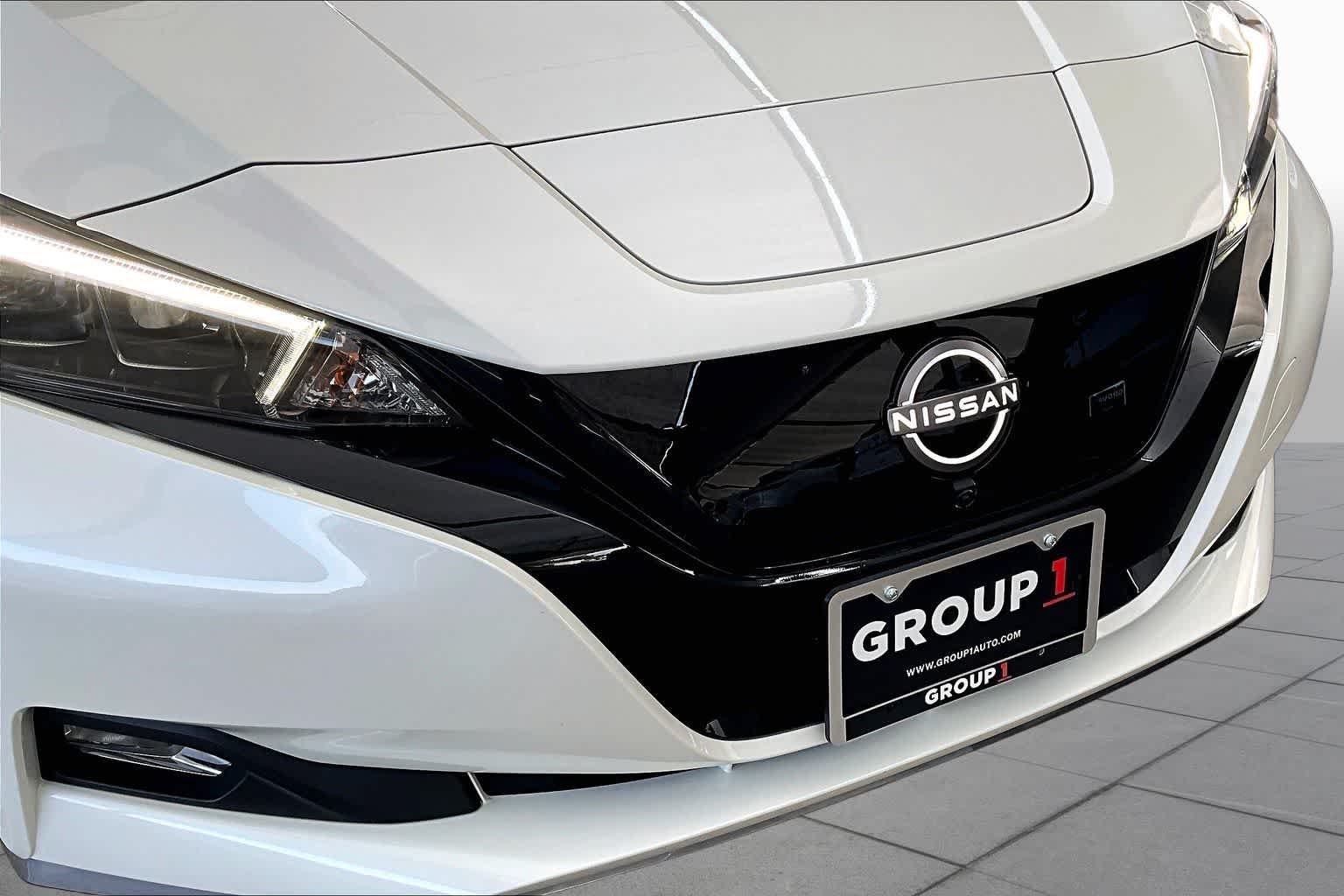 Certified Used 2025 Pearl White Tricoat Nissan SV PLUS image 28